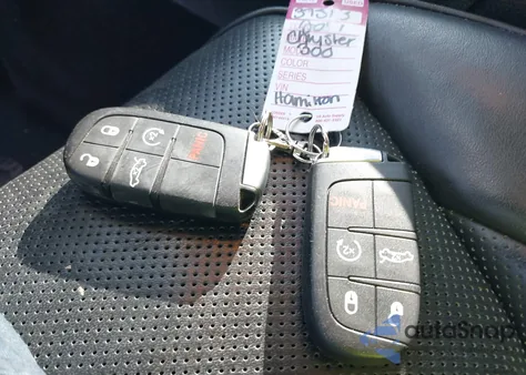 2017 Chrysler 300C z USA, uszkodzony, nr VIN 2C3CCAEG8HH579752